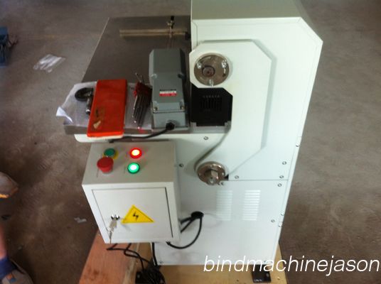 calnedarペーパーのための頑丈な手動穴あけ器機械MP600ボール紙 サプライヤー